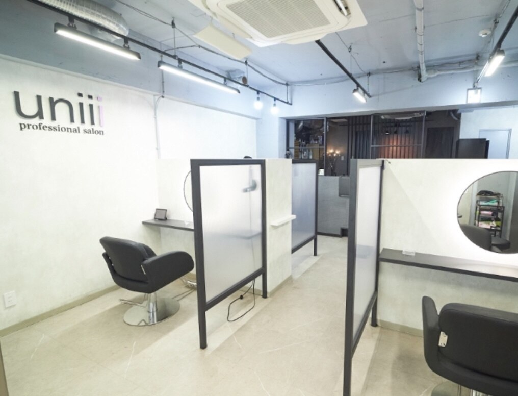 uniii新宿の店内